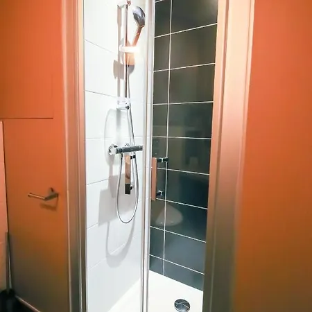 Appartement Les Halles Positives, Draps Compris Et Climatisation