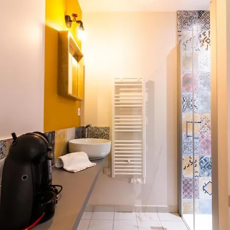 Les Halles Positives, Draps Compris Et Climatisation